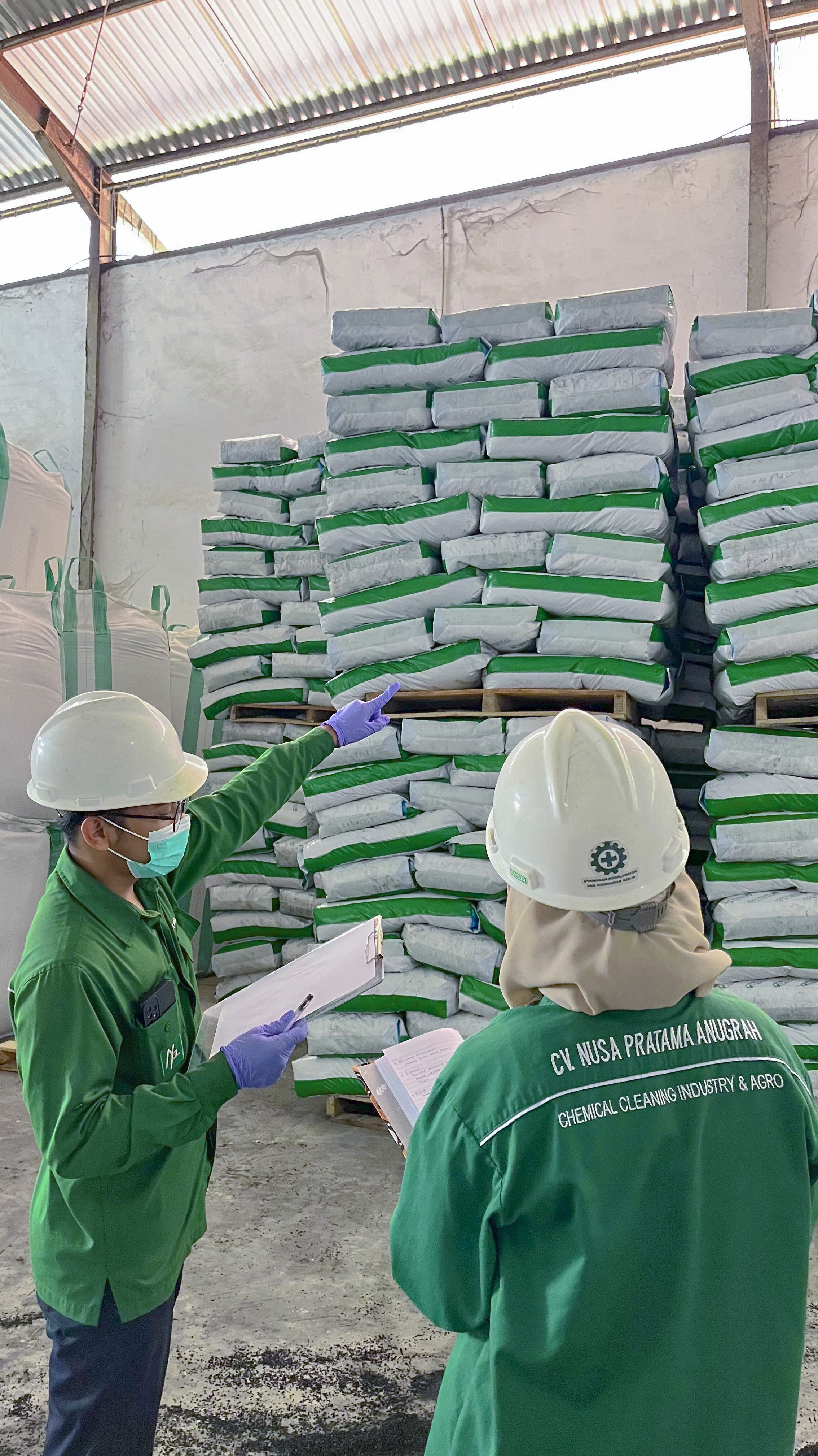 Produk agro chemical kami dirancang untuk meningkatkan produktivitas dan keberlanjutan pertanian